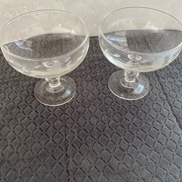 Elegant Clear Glass Etched Dessert /sherbet holders - Picture 5 of 5